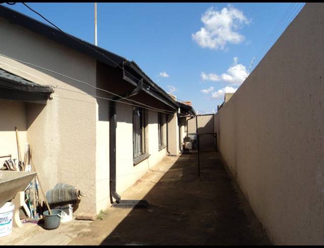3 BEDROOM HOUSE FOR SALE IN DOBSONVILLE EXT 3